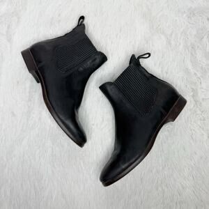 UGG / black leather Jo Chelsea pull on ankle boots / 6